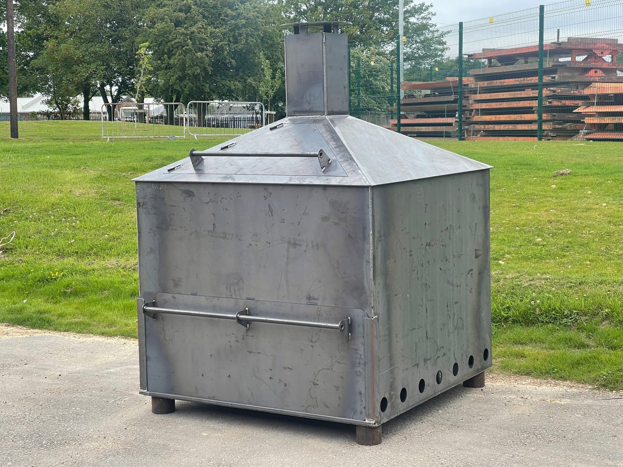 Extremely heavy duty incinerator for daily use 5ft x 5ft Kellys welding